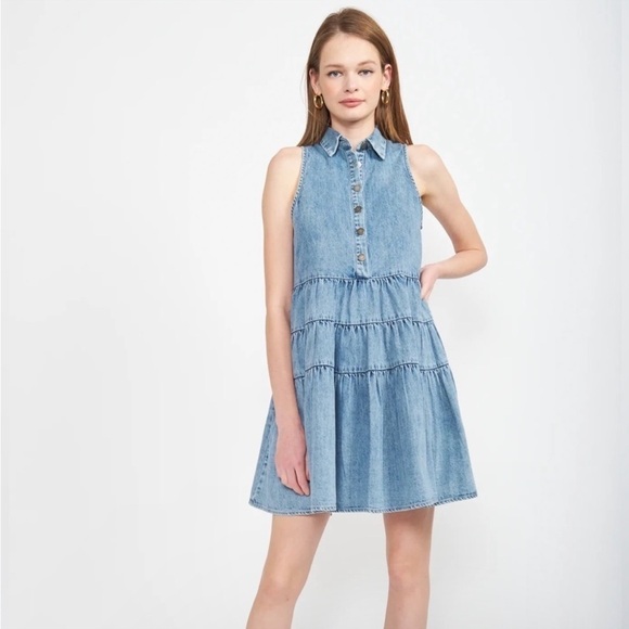 En Saison Dresses & Skirts - En Saison Palais Sleeveless Button Front Pocket Mini Denim Dress Medium